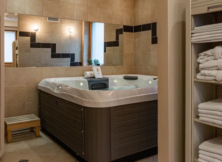 W hotelu znajduje się kameralny salonik spa