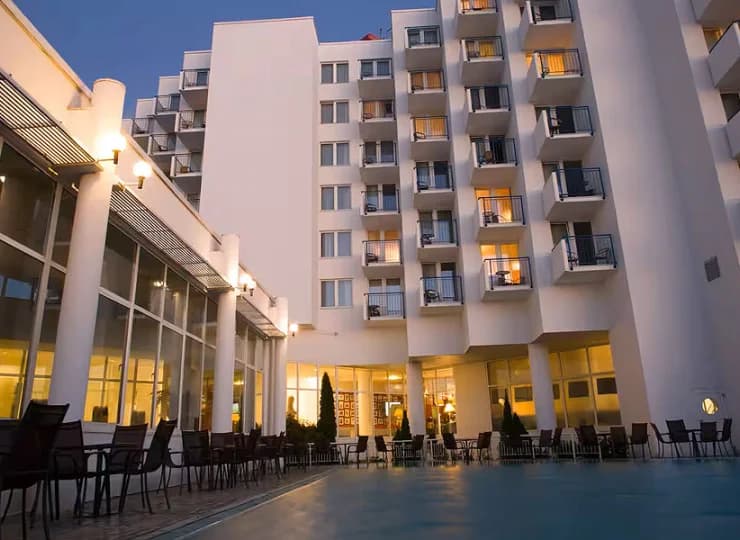 Hotel Vienna House oferuje niemal 200 pokoi z morskimi akcentami