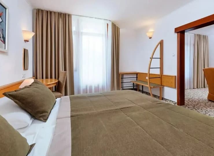 Apartamenty mają osobną sypialnię i salon