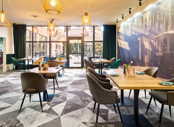 Restaurację charakteryzuje przyjemny, nienachalny wystrój