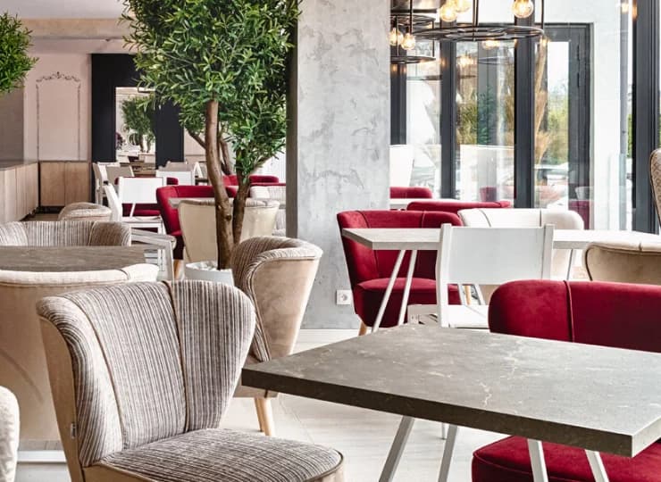 Oraz przestronny lobby bar