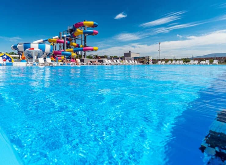 Holiday Park & Resort znajduje się w uzdrowisku Cieplice koło Jeleniej Góry
