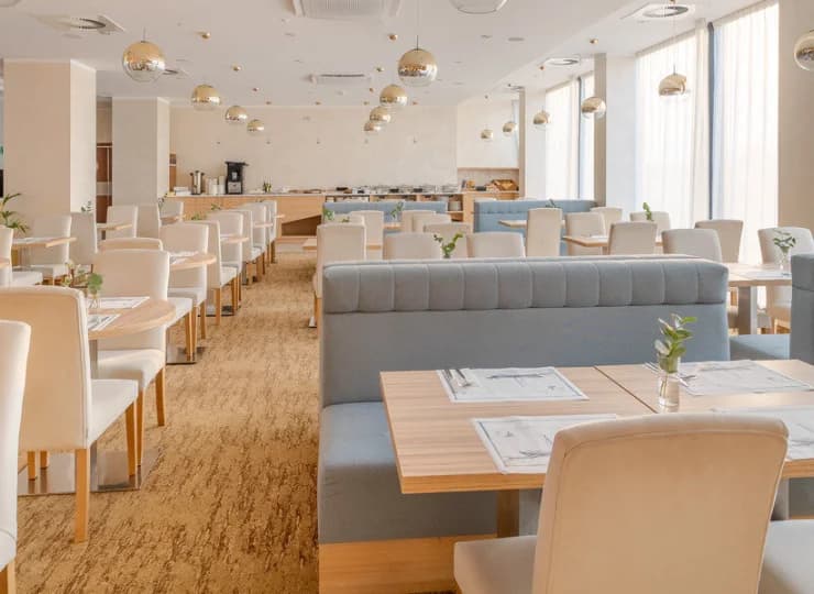Hotelowa restauracja oferuje też dania z karty