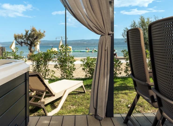 Taras Domku Sunshine premium 6+1 z prywatnym jacuzzi