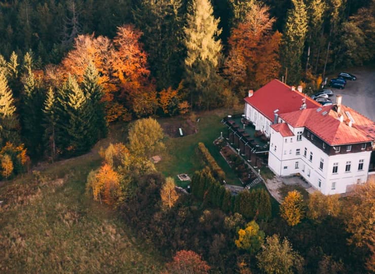 Hotel Zameczek to urokliwe i kameralne miejsce pośród pięknej przyrody