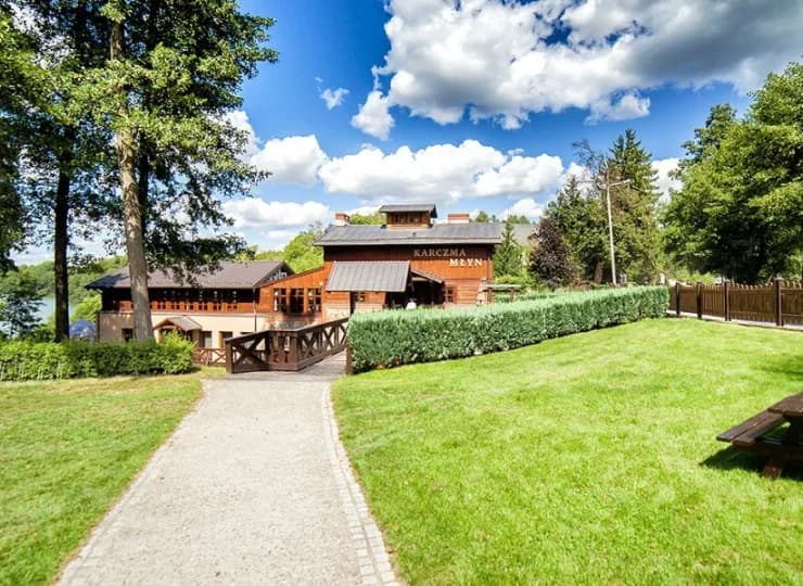 Restauracja Karczma Młyn jest rekonstrukcją starego młyna wodnego z 1766 roku