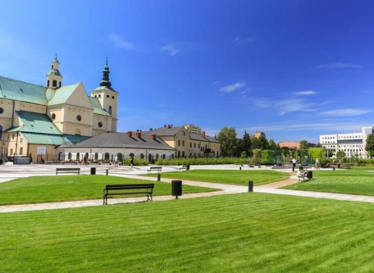 W Rzeszowie jest wiele pięknych zabytków takich jak ratusz, kościoły czy zamki