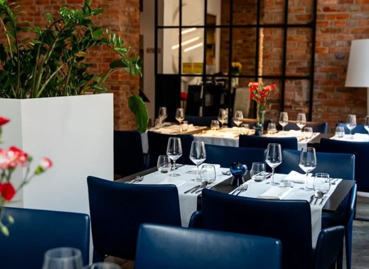 W hotelu jest elegancka restauracja a'la carte