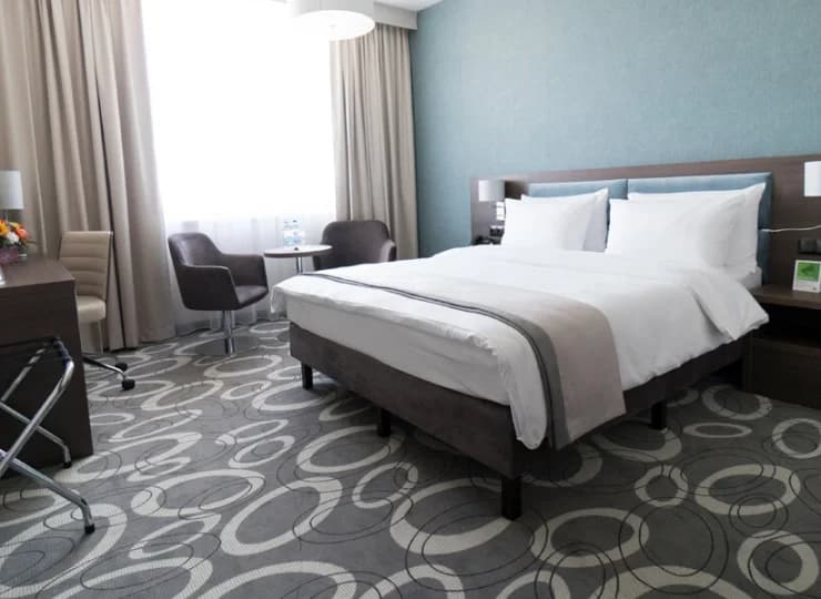 Pokoje w hotelu Holiday Inn są nowoczesne i bardzo komfortowe
