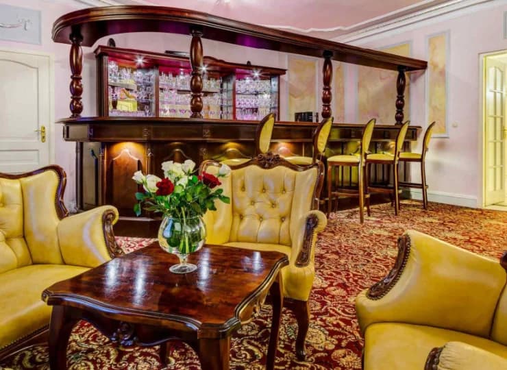 Hotel dysponuje klimatycznym drink barem