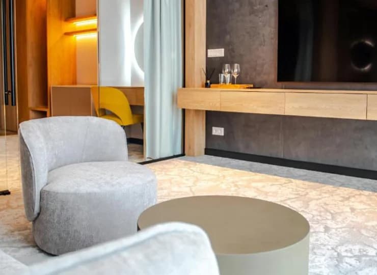 Obok sypialni w deluxe jest pokój dzienny z rozkładaną sofą