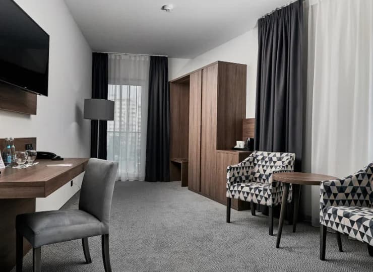 Z wygodnych pokoi DB Hotelu łatwo dostać się do centrum Wrocławia