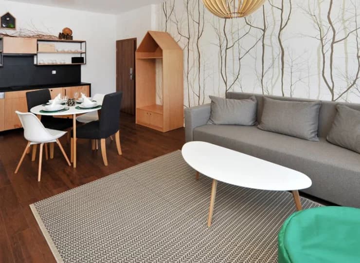 Dla gości przygotowano przestronne i komfortowe apartamenty