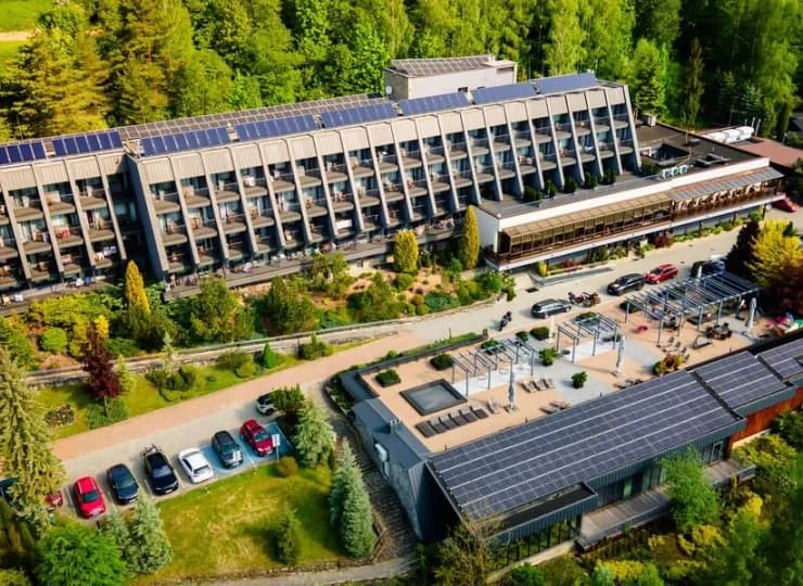 Hotel SPA Budowlani mieści się przy ul. Zdrojowej