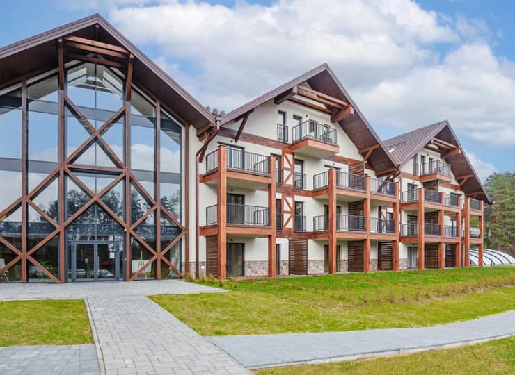 Apartamenty mieszczą się w nowym budynku na Mazurach, 40 km od Mrągowa