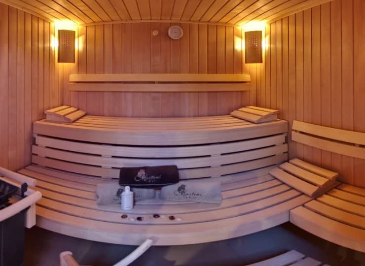 W SPA mieszczą się: sauna oraz pięć gabinetów zabiegowych