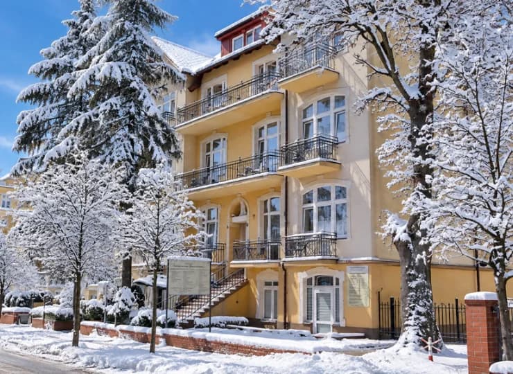 Villa Antares oferuje noclegi w 2 budynkach przy tej samej ulicy