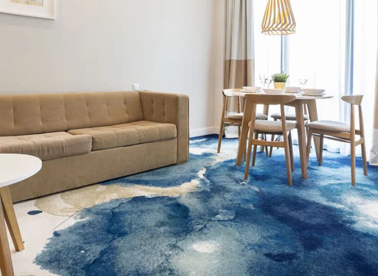 Oraz wygodną rozkładaną dwuosobową sofę w salonie