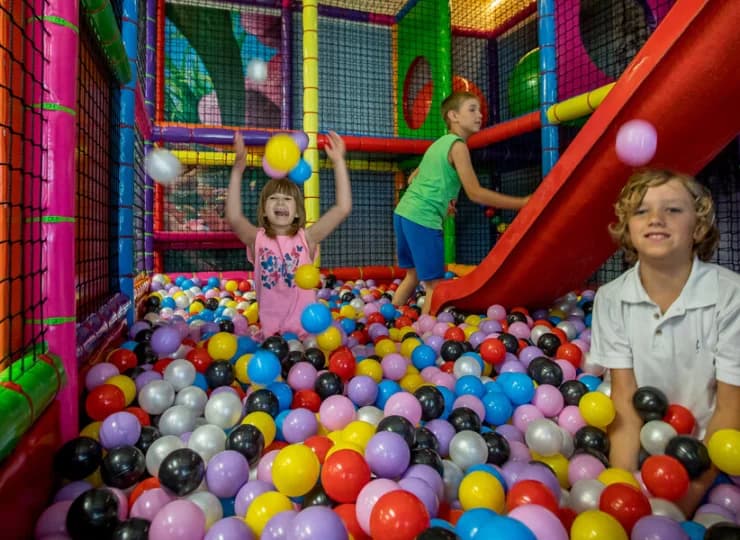 Kids Club zapewni maluchom doskonałą rozrywkę, także pod okiem czujnej niani