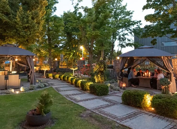 Butikowy hotel jest otoczony pięknym ogrodem