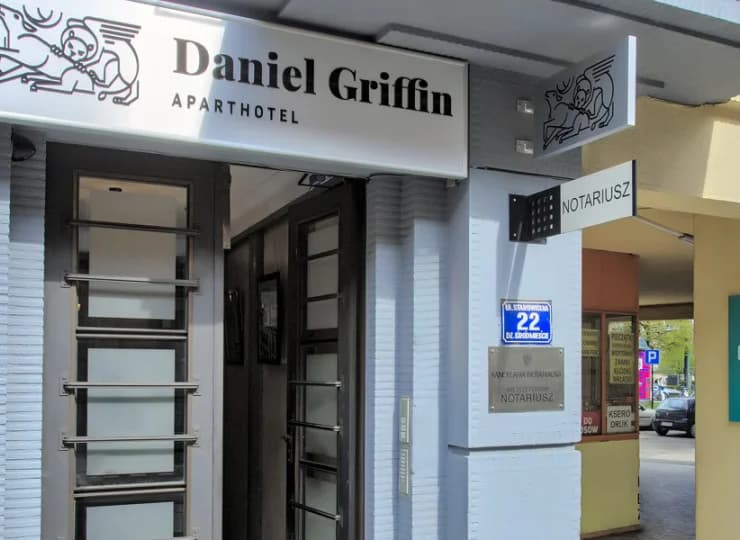Aparthotel Daniel Griffin mieści się w kamienicy w centrum miasta