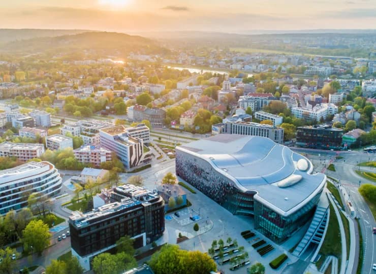 Lokalizacja w południowej części miasta umożliwia łatwy dojazd do centrum