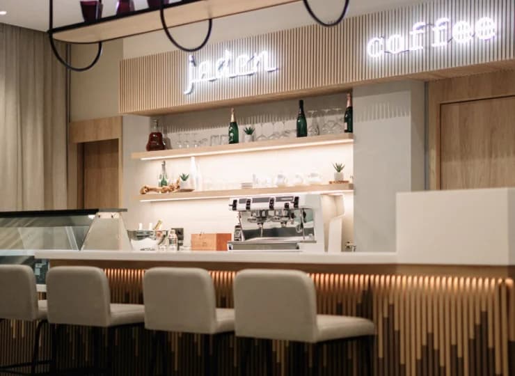 Coffee bar Jeden to przyjemne miejsce na relaks bez wychodzenia z hotelu