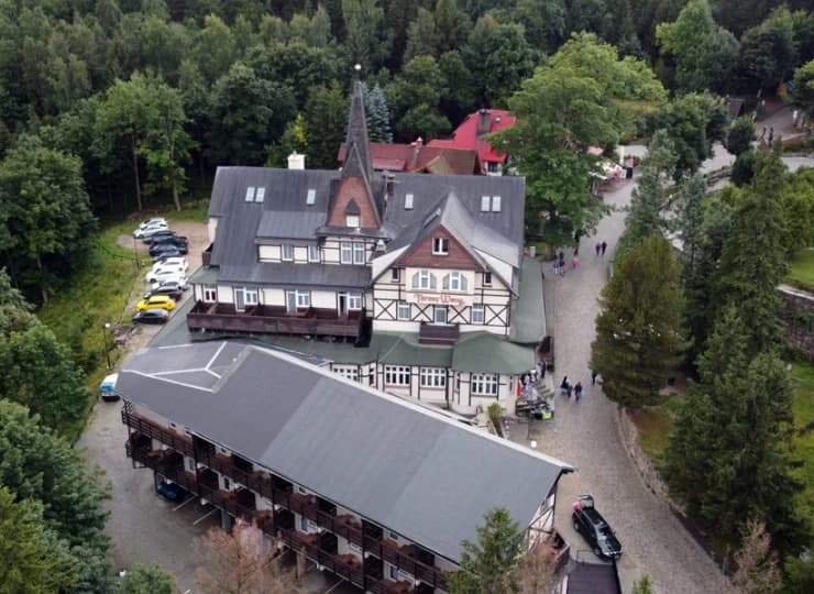 Obiekt charakteryzuje się oryginalnością w konwencji architektury skandynawskiej