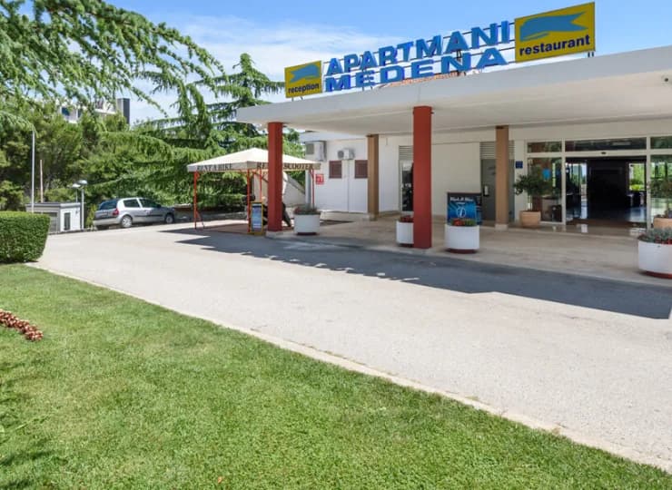 Obiekt oferuje pobyt w niezależnych apartamentach oraz restaurację