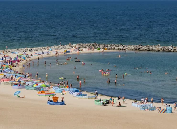 Obiekt mieści się tylko 15 minut od pięknej piaszczystej plaży