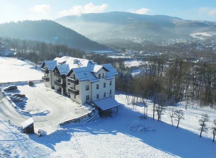 Dobra lokalizacja i malownicze widoki czynią Perłę Beskidu idealną bazą na ferie