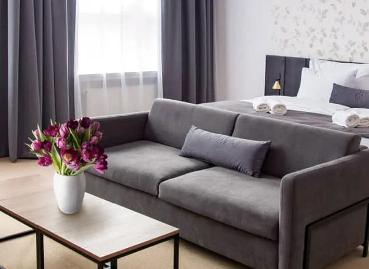 Dostępne są apartamenty 2+2 z podwójnym łóżkiem oraz rozkładaną sofą
