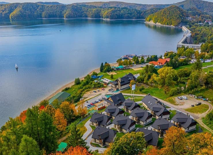Jesienią okolica przybiera różnorodne odcienie