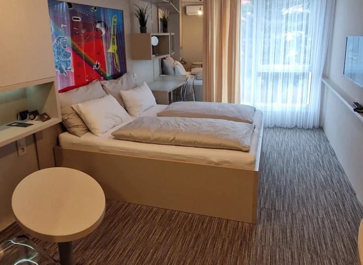 Pokój klasy deluxe to wygodne klimatyzowane studio