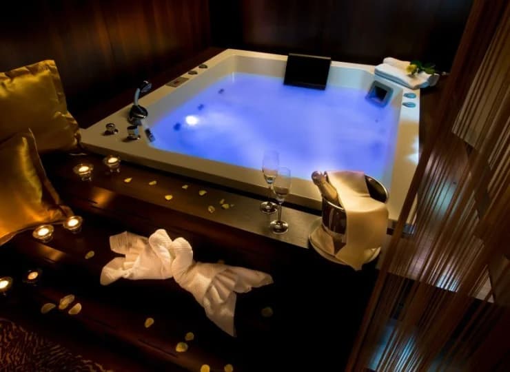 Seans w jacuzzi pozwala się odprężyć