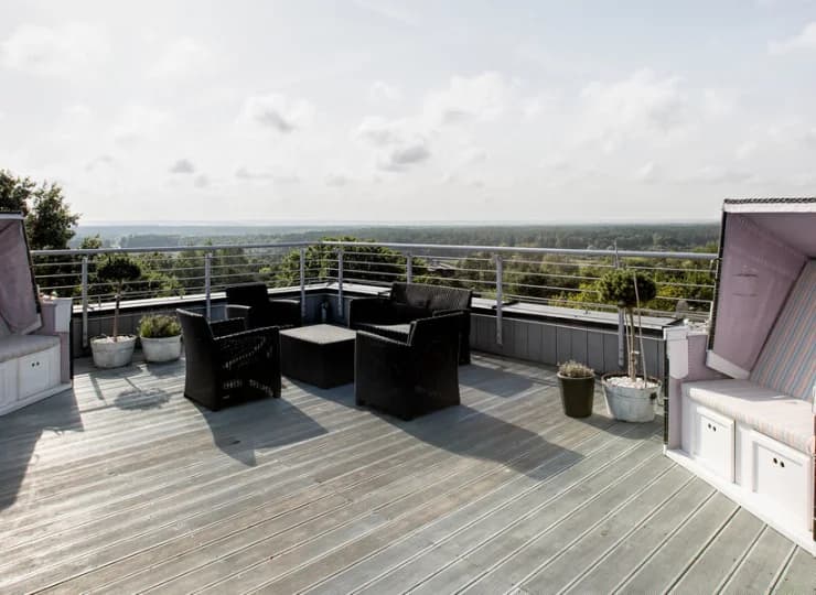 Z tarasu willi można podziwiać panoramę okolicy