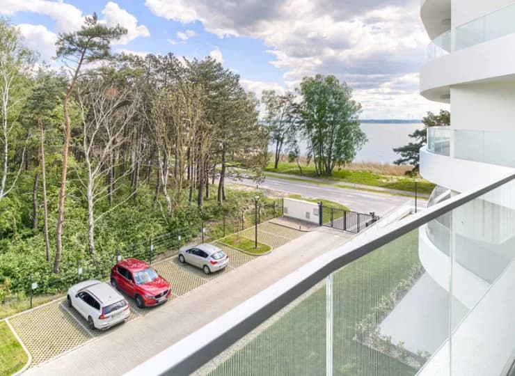 Przykładowy boczny widok na jezioro