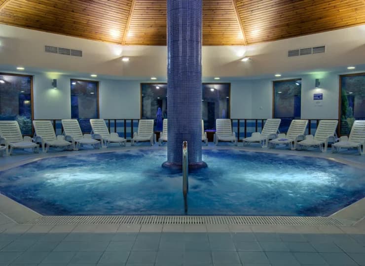Jest także relaksujące jacuzzi wewnętrzne