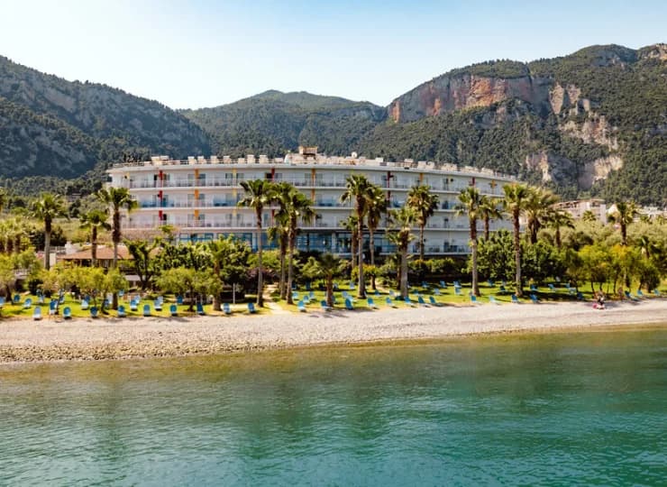 Hotel Sissy znajduje się tuż przy plaży nad Morzem Egejskim