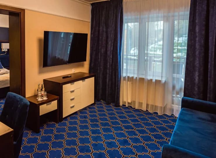 Junior Suite składa się z odrębnej sypialni i pokoju dziennego