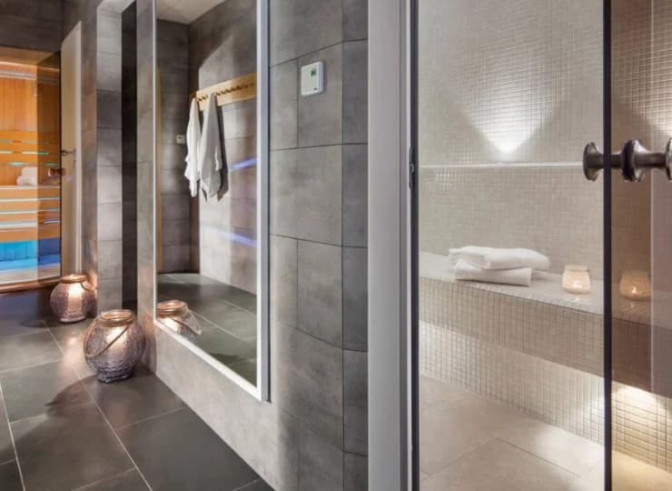Znajduje się tutaj sauna parowa, łaźnia fińska i sala do ćwiczeń