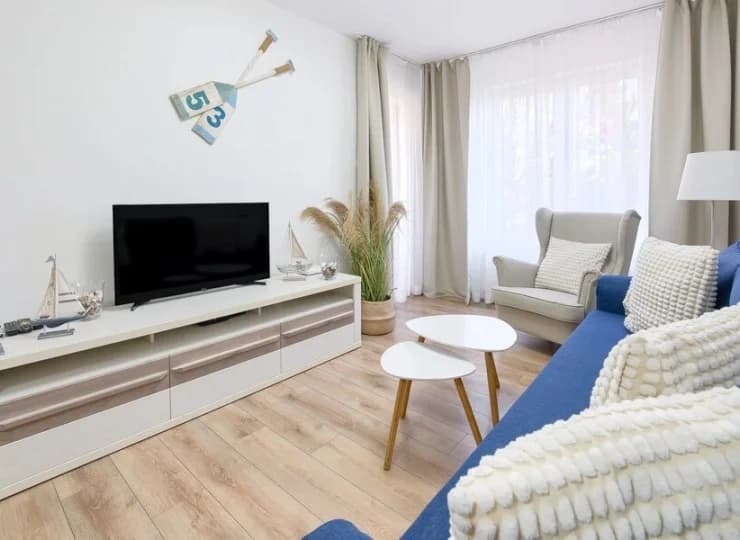 W salonie jest rozkładana sofa do spania dla 2 osób