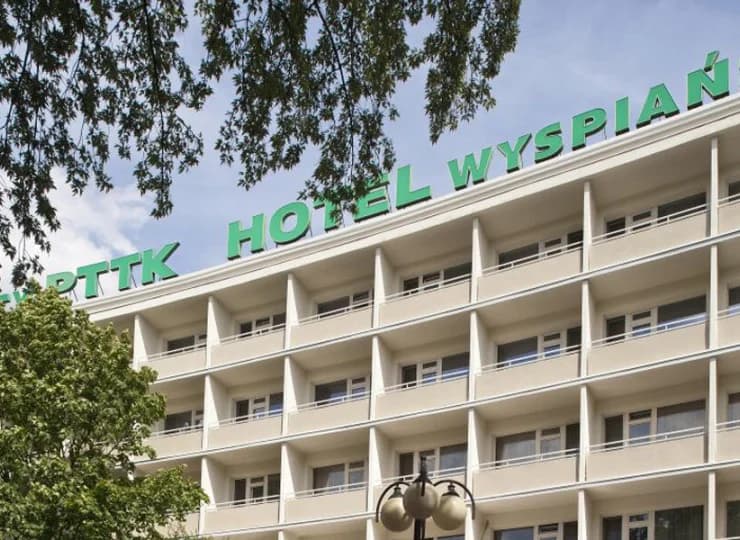 Hotel Wyspiański znajduje się tuż przy Plantach i nieopodal dworców