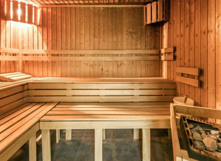 Strefa wellness z saunami pozwala na relaks po aktywnym dniu