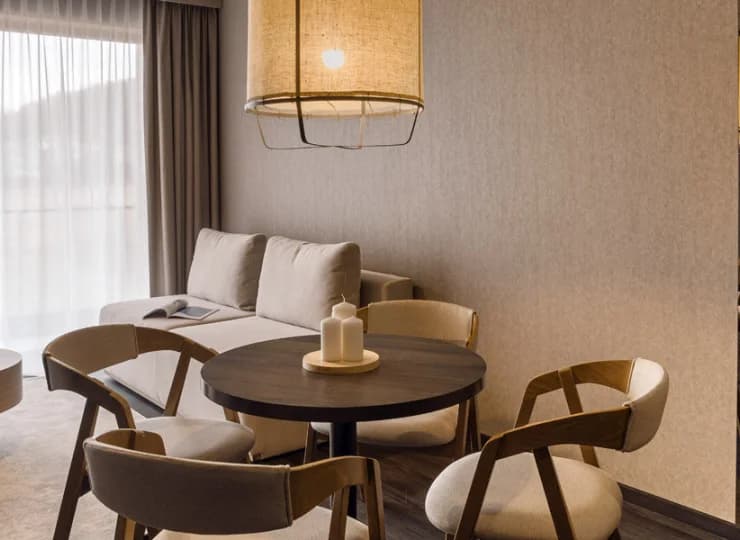 Apartament superior w części hotelowej jest elegancki i nowoczesny