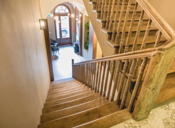 Hotel mieści się w 4-piętrowej kamienicy z windą