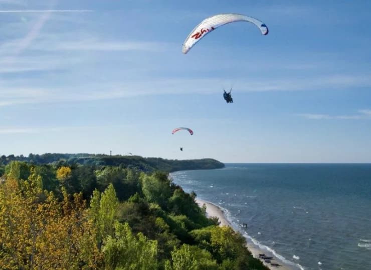 Obiekt znajduje się na pięknym klifowym wybrzeżu znakomitym dla paralotni