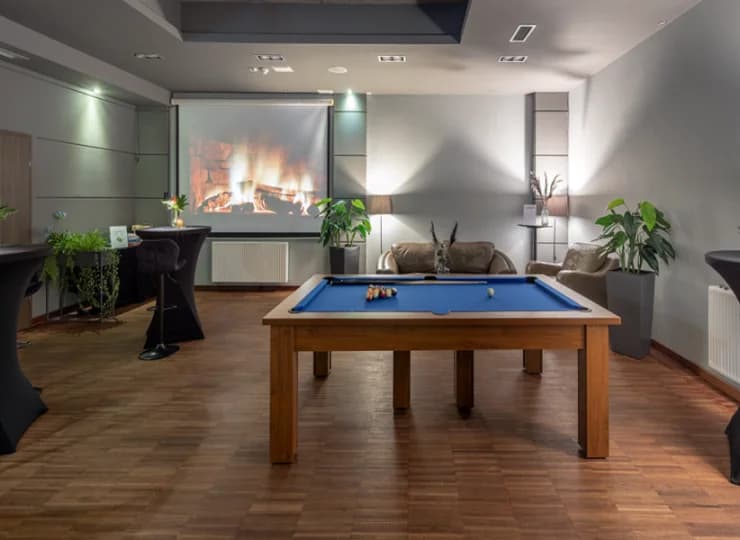Hotel posiada 2 prywatne plaże i dostęp do 1000 m linii brzegowej jeziora