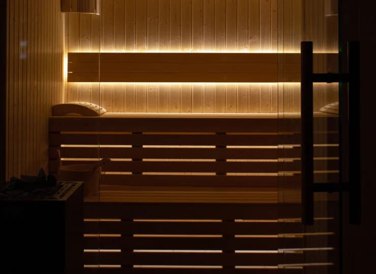 Na 5. piętrze, zaraz przed jacuzzi, znajduje się nowa sauna