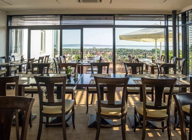 Restauracja z widokiem na Balaton